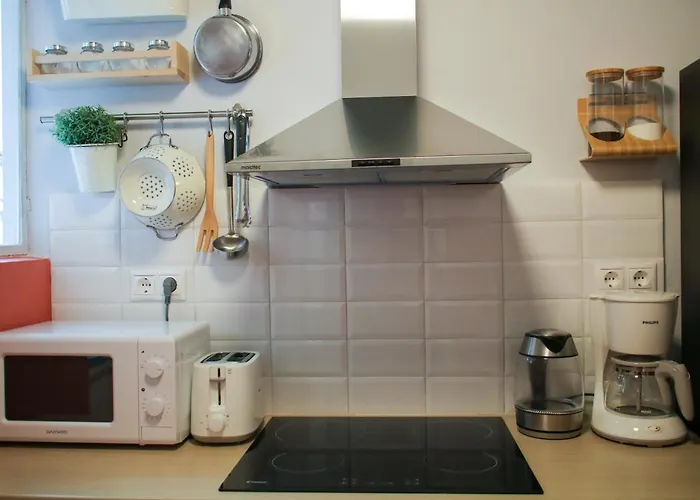 Spacious Central Flat☆3Min To Metro☆Ac|Netflix|Pc